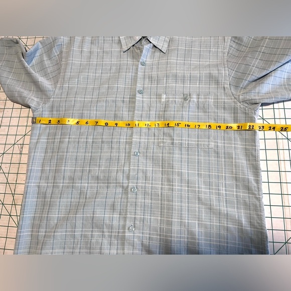 DAVID TAYLOR Light blue and white plaid short sleeve shirt size M. - Picture 11 of 12